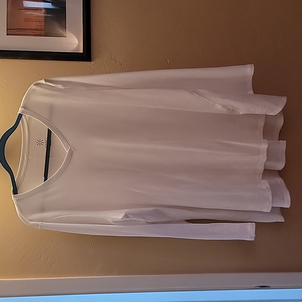 Isaac Mizrahi, white,  high v-neck neck, long sleeve, 2x, tshirt